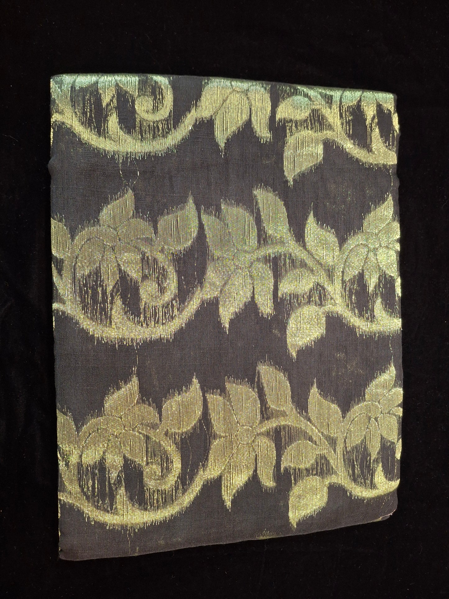 Dhakayi Jamdani saree