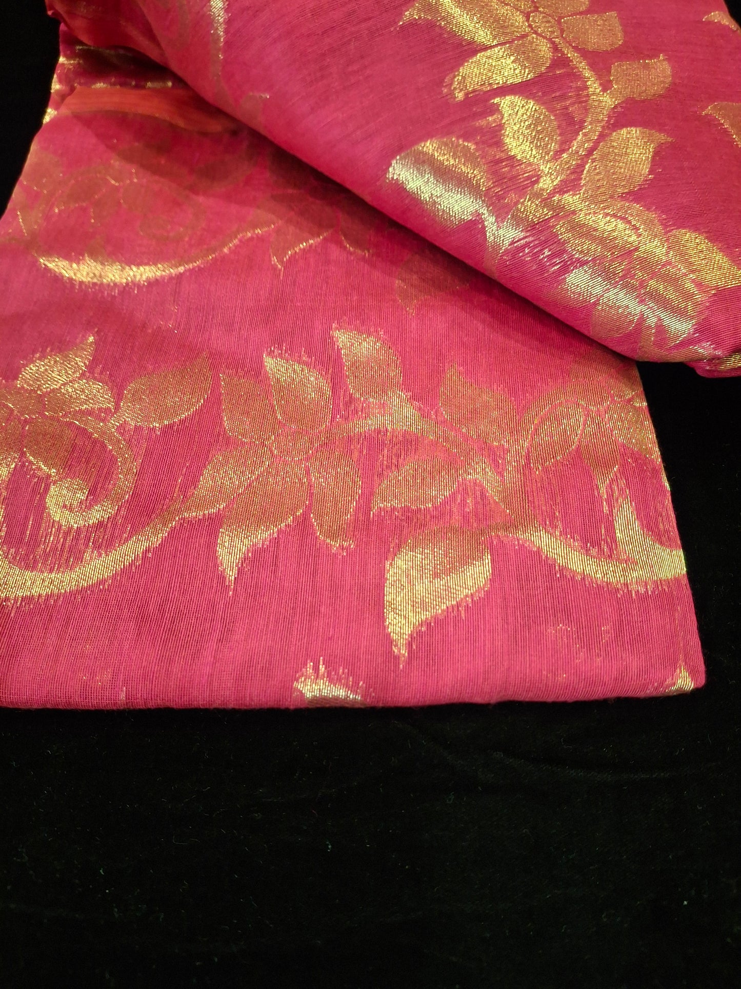 Dhakayi Jamdani saree Rani