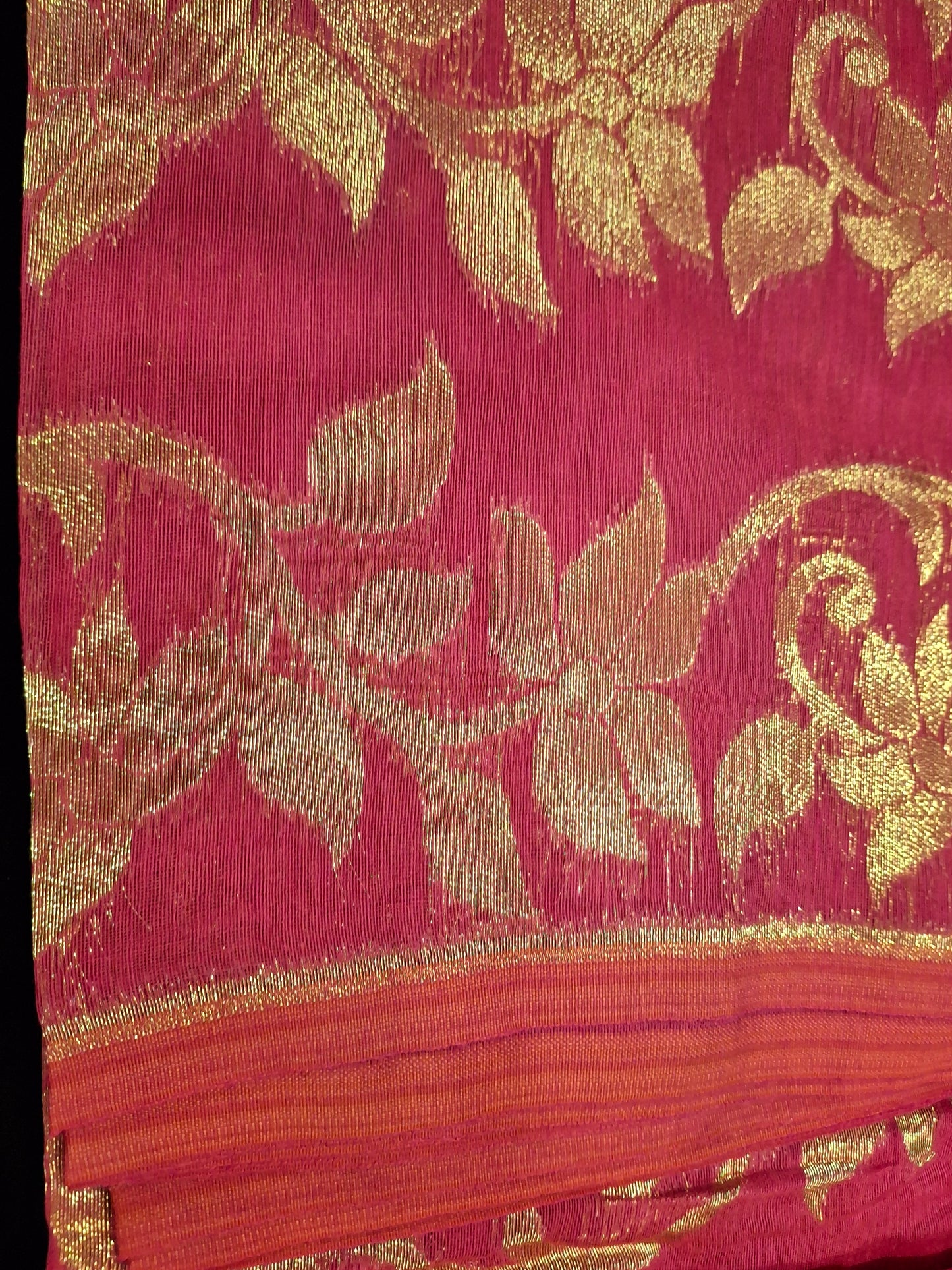 Dhakayi Jamdani saree Rani