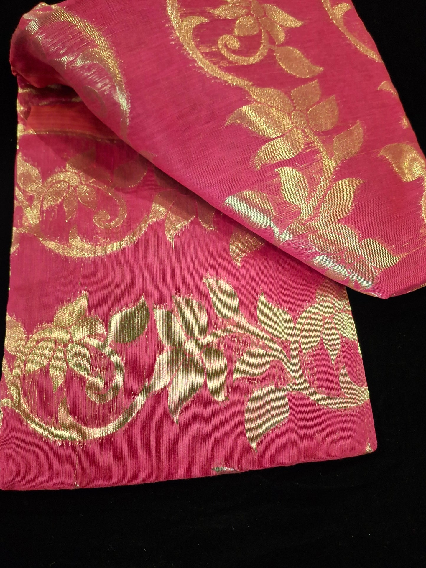 Dhakayi Jamdani saree Rani