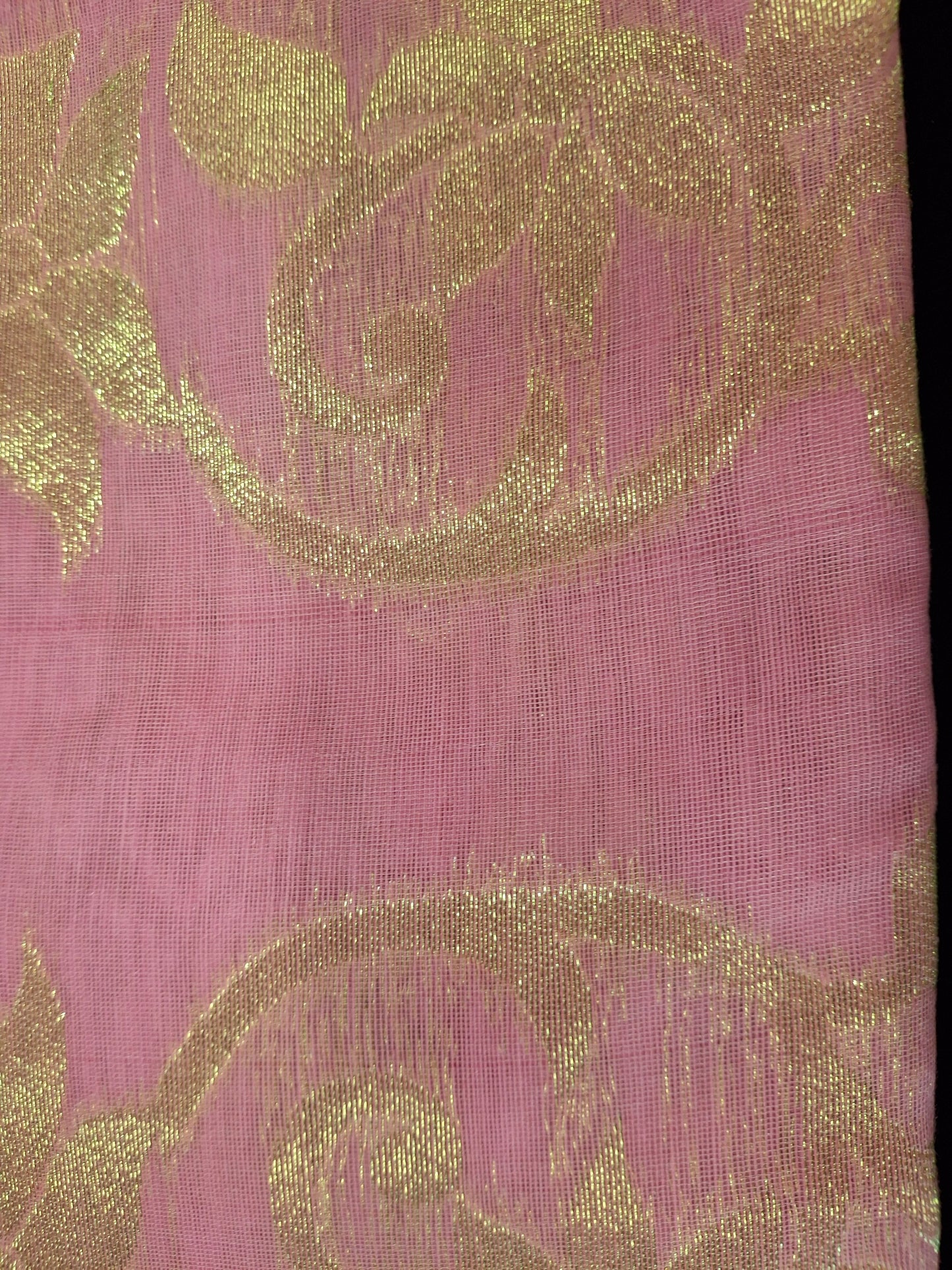 Dhakayi Jamdani saree