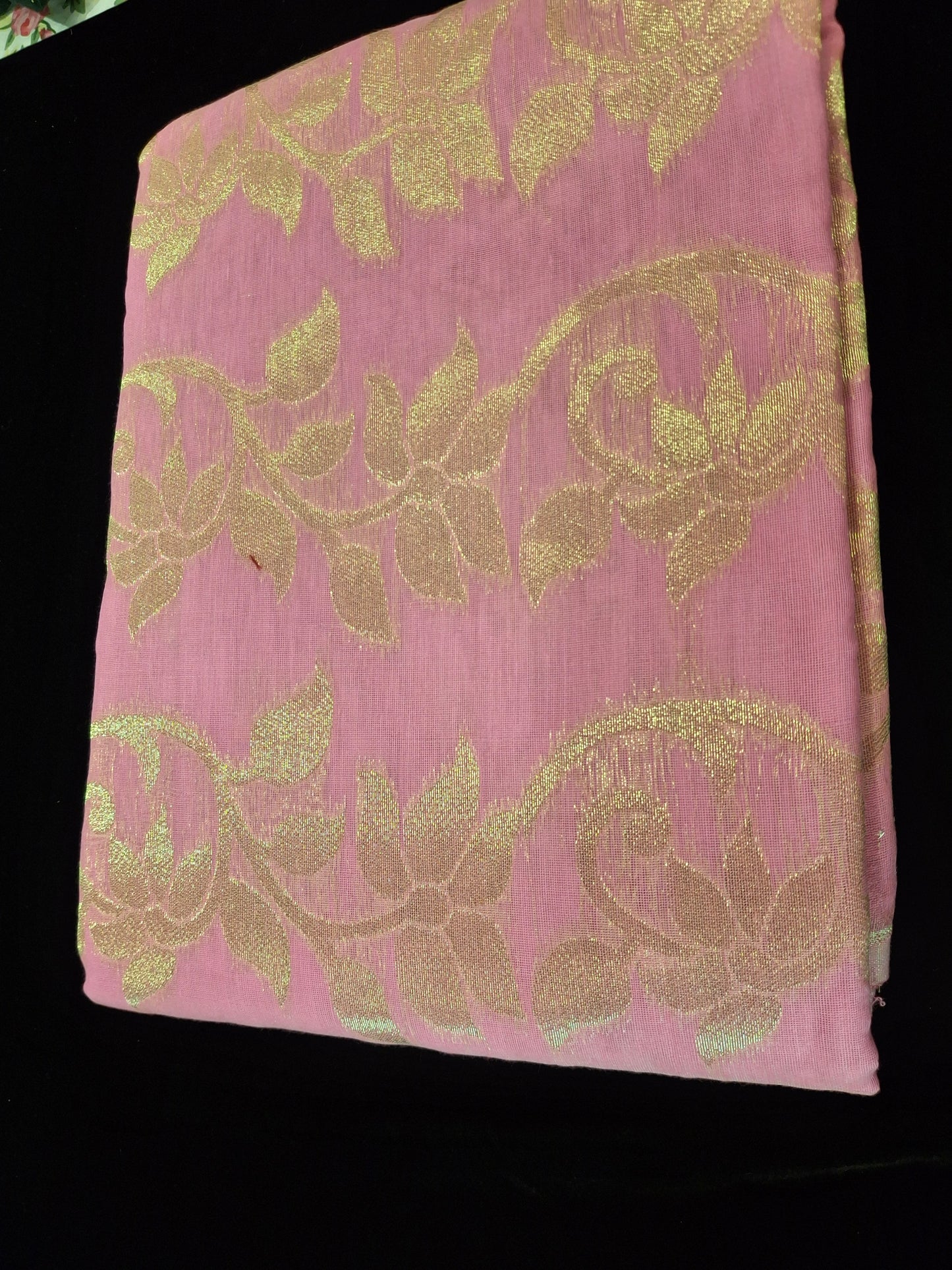 Dhakayi Jamdani saree