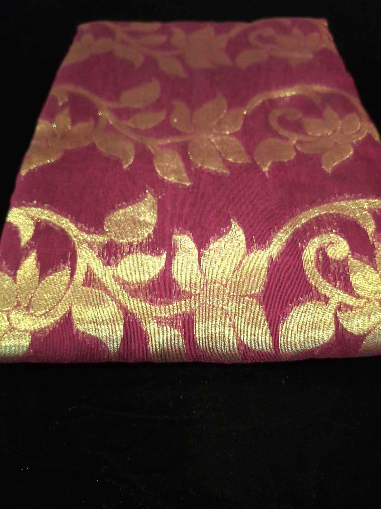 Dhakayi Jamdani saree