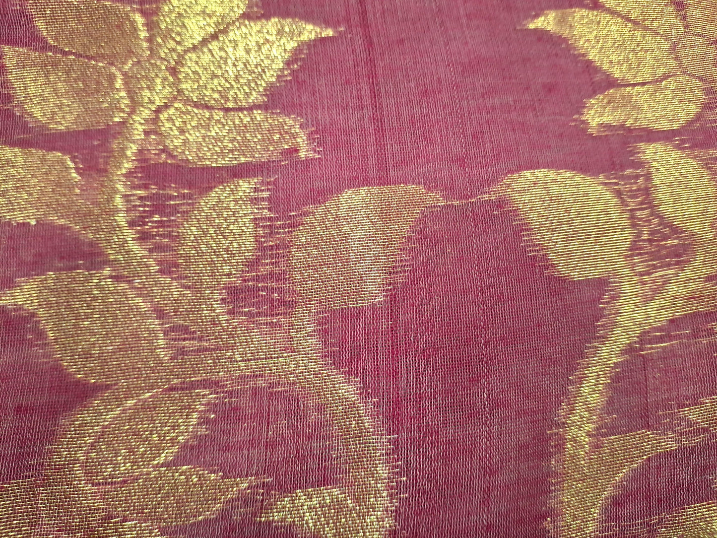 Dhakayi Jamdani saree