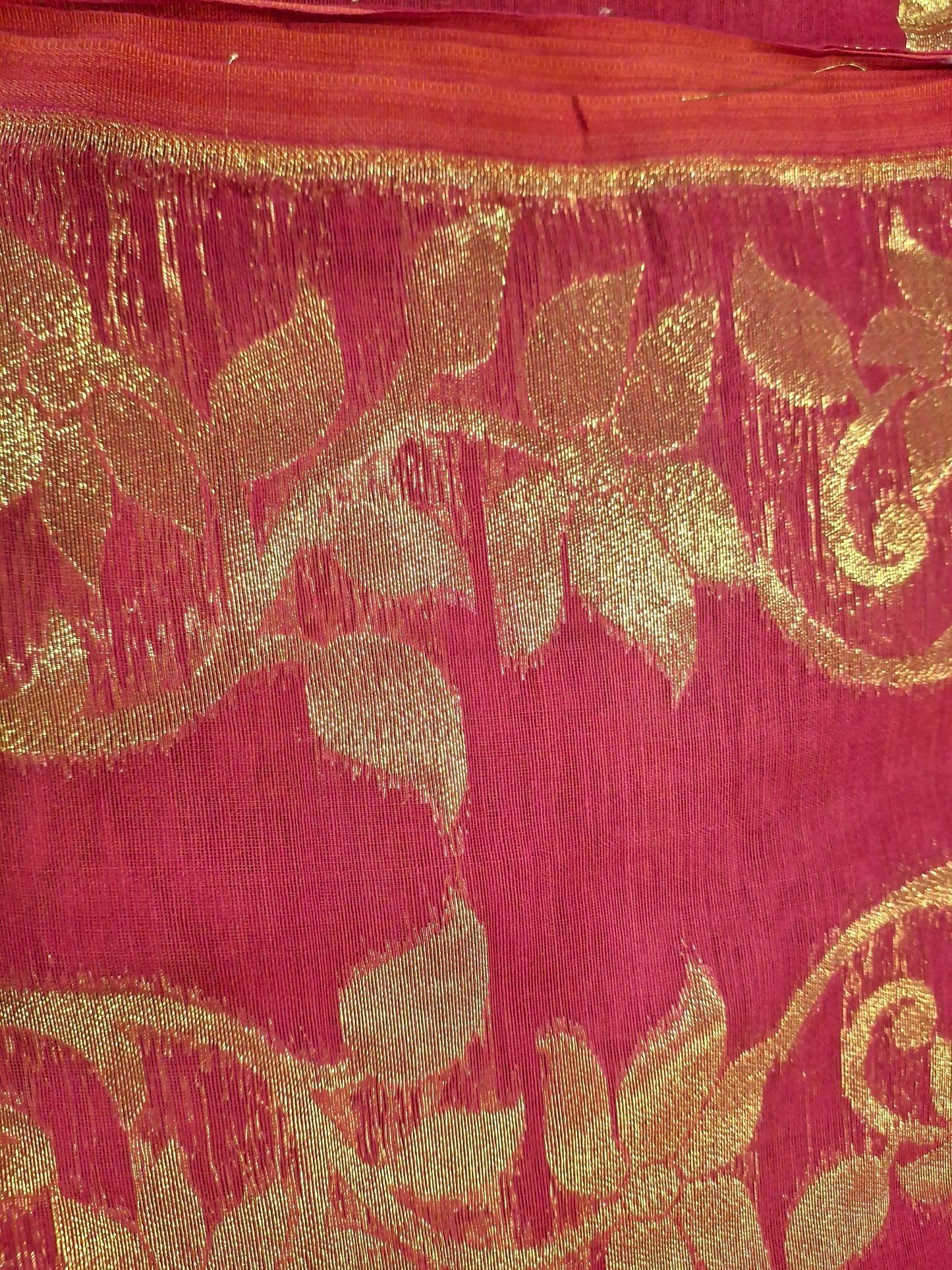 Dhakayi Jamdani saree Rani
