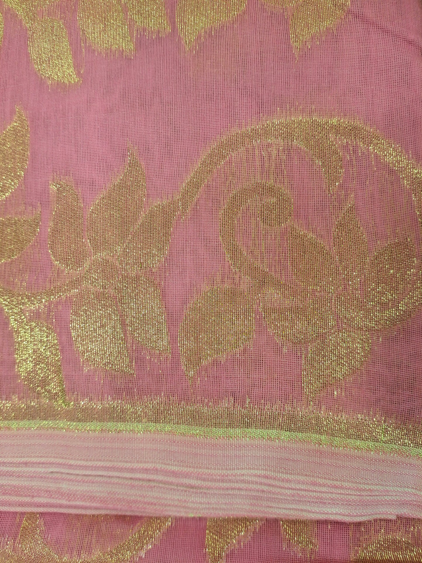Dhakayi Jamdani saree