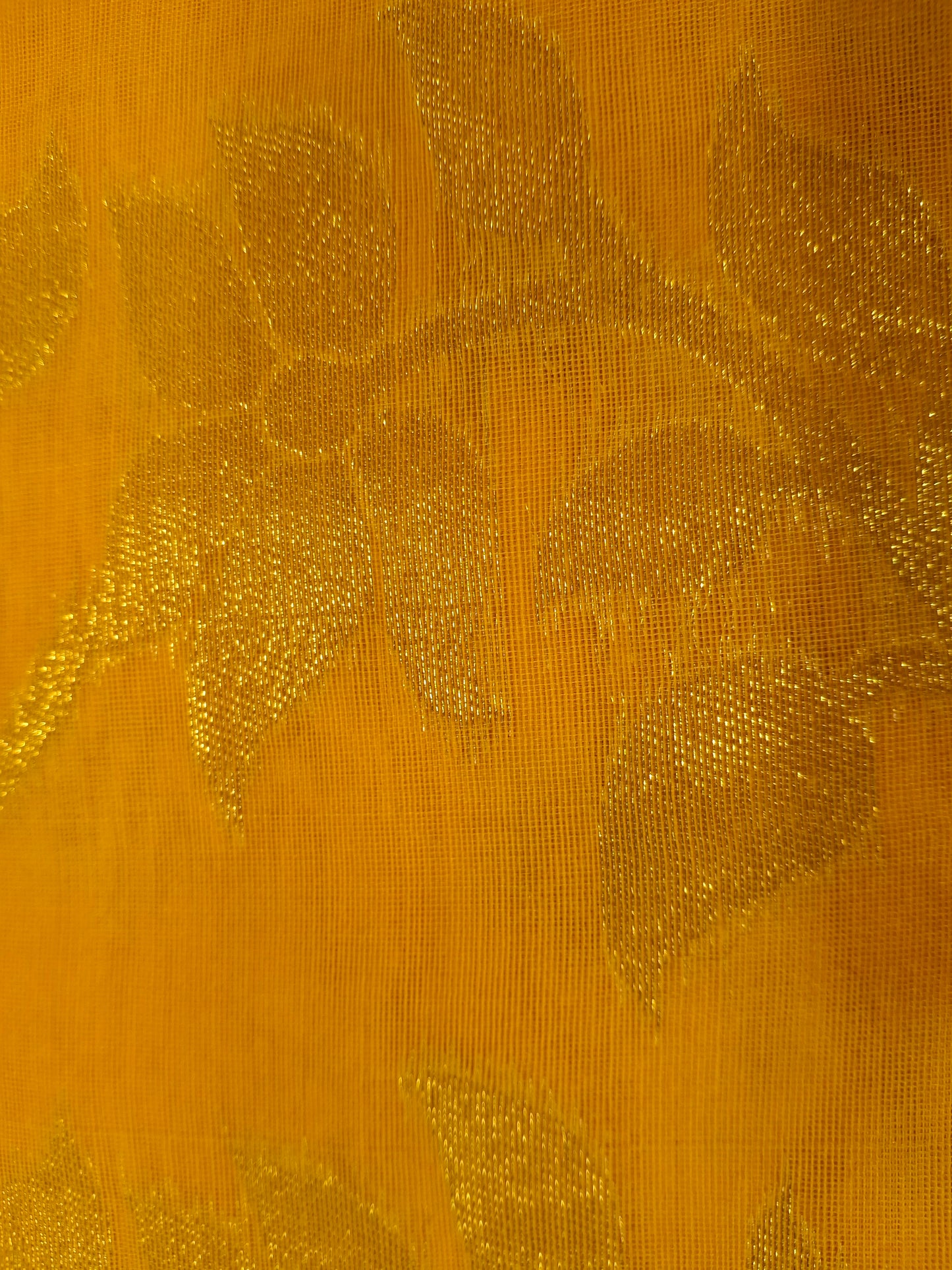 Dhakayi Jamdani saree