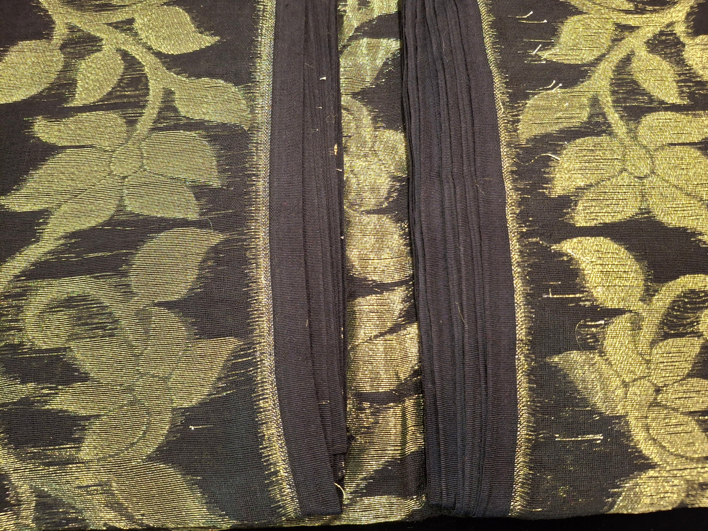Dhakayi Jamdani saree