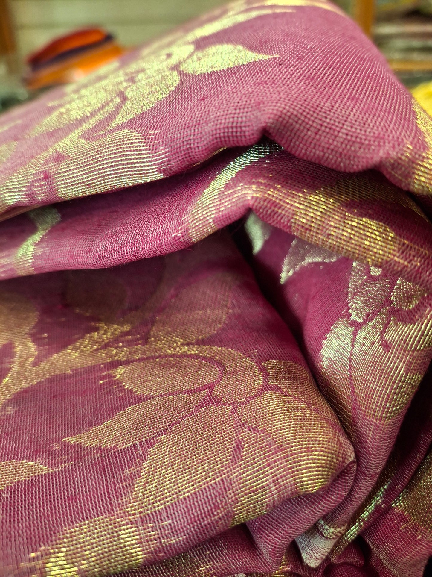 Dhakayi Jamdani saree