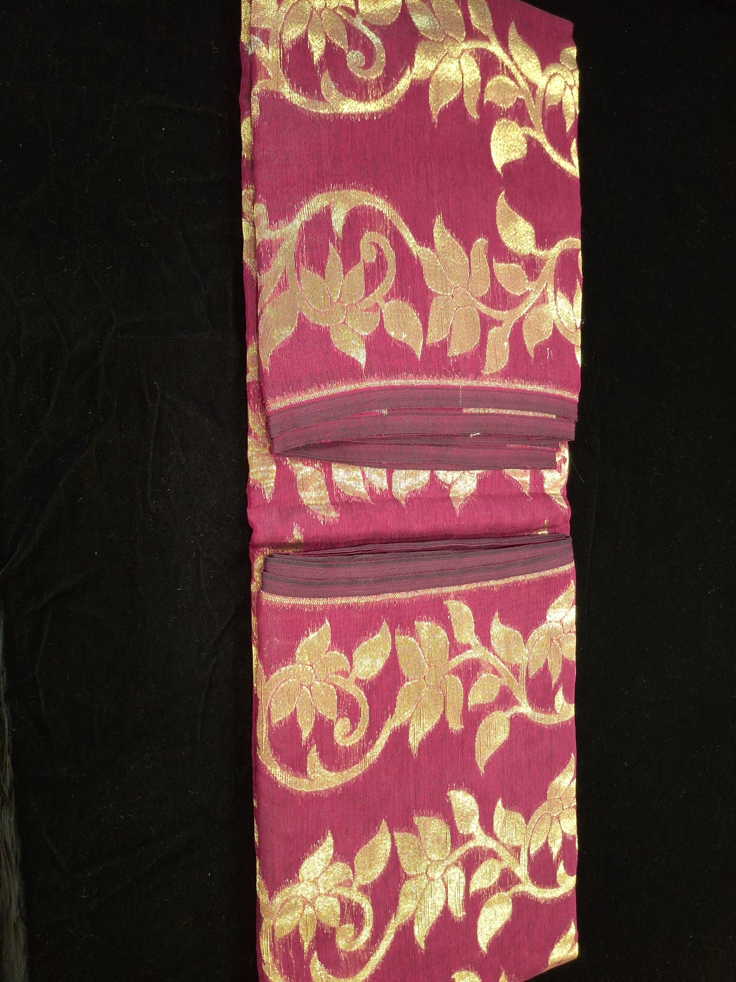 Dhakayi Jamdani saree