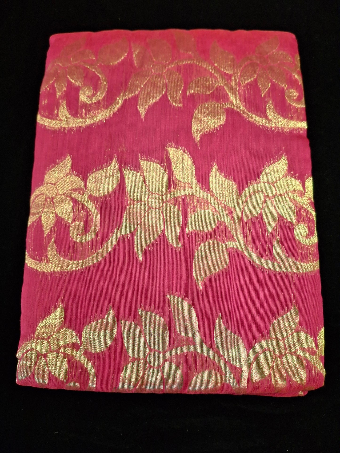 Dhakayi Jamdani saree Rani