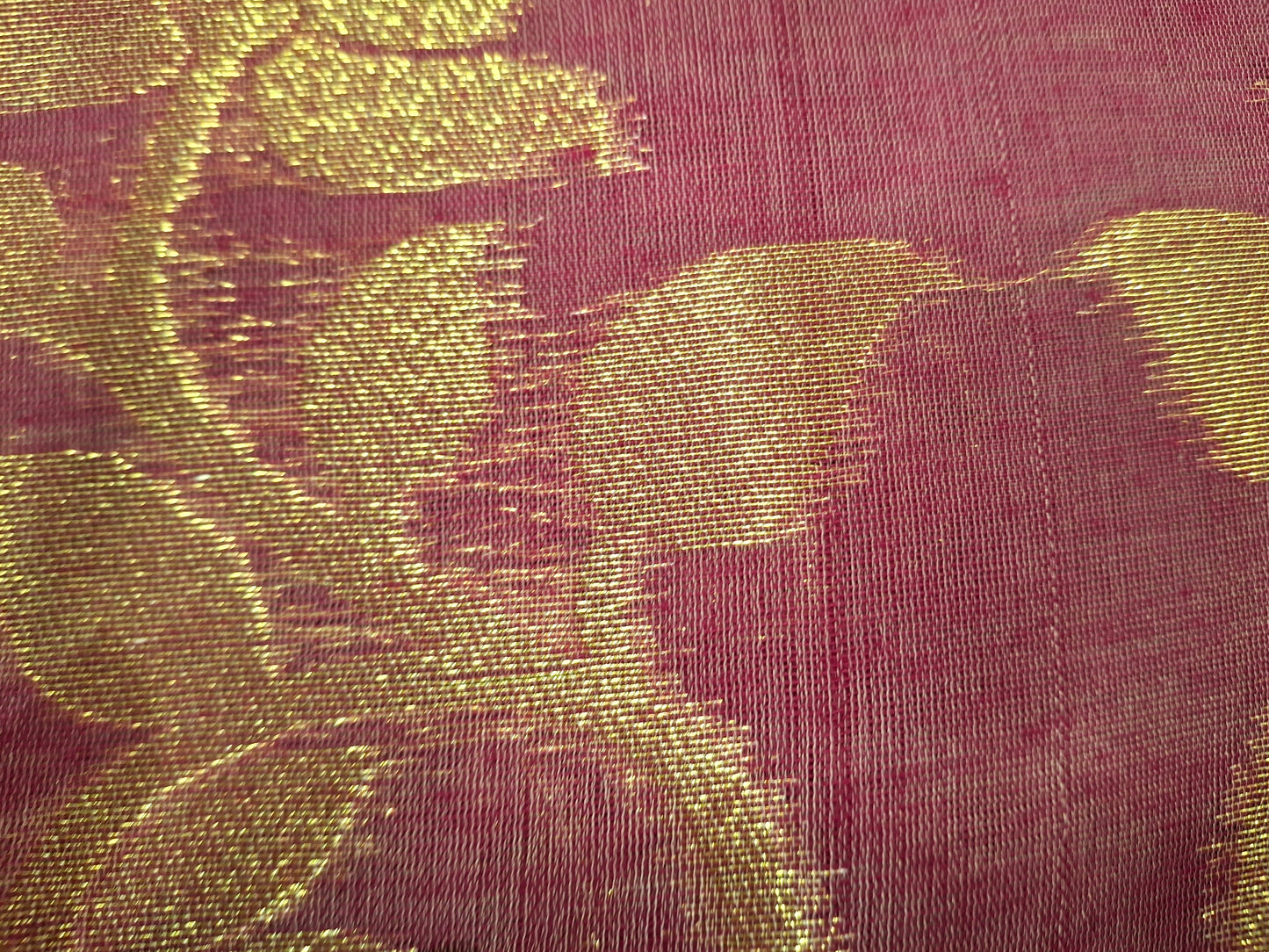 Dhakayi Jamdani saree
