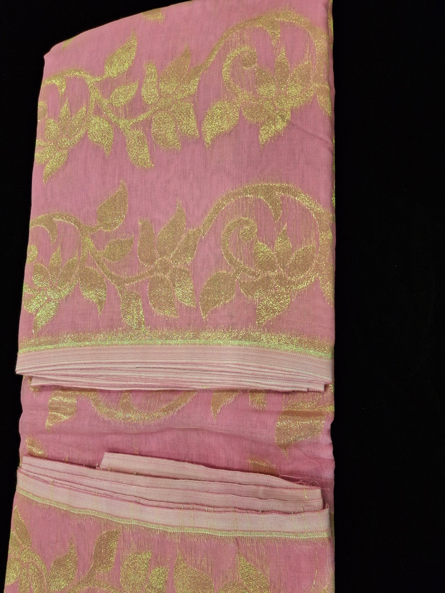 Dhakayi Jamdani saree
