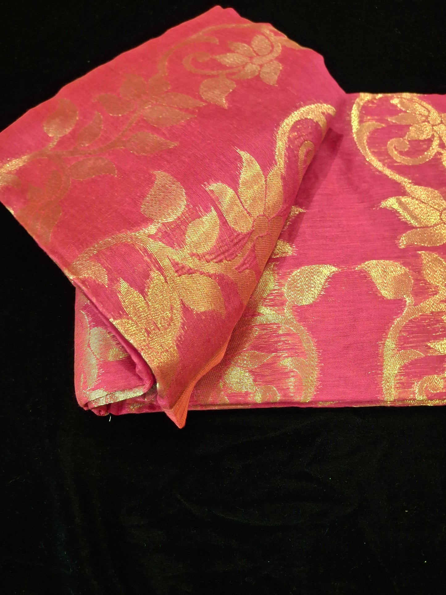 Dhakayi Jamdani saree Rani
