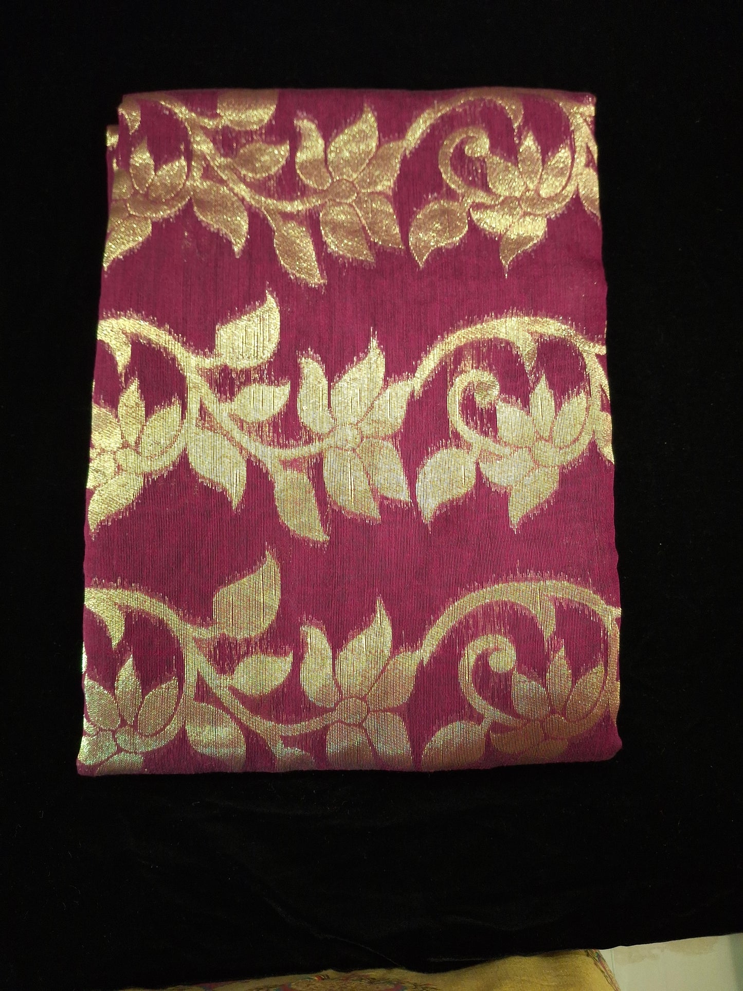 Dhakayi Jamdani saree