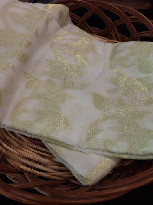 Dhakayi Jamdani saree