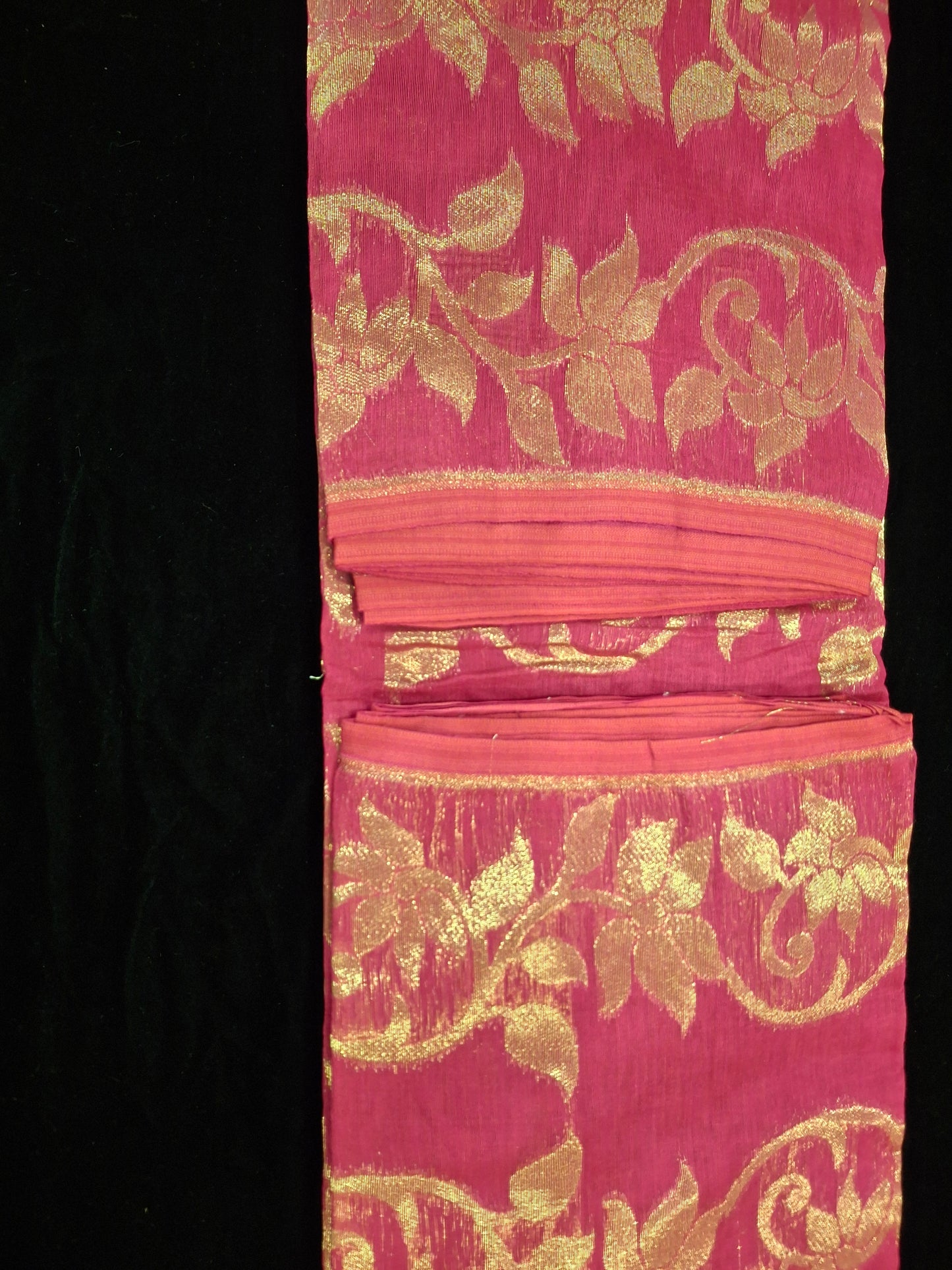 Dhakayi Jamdani saree Rani