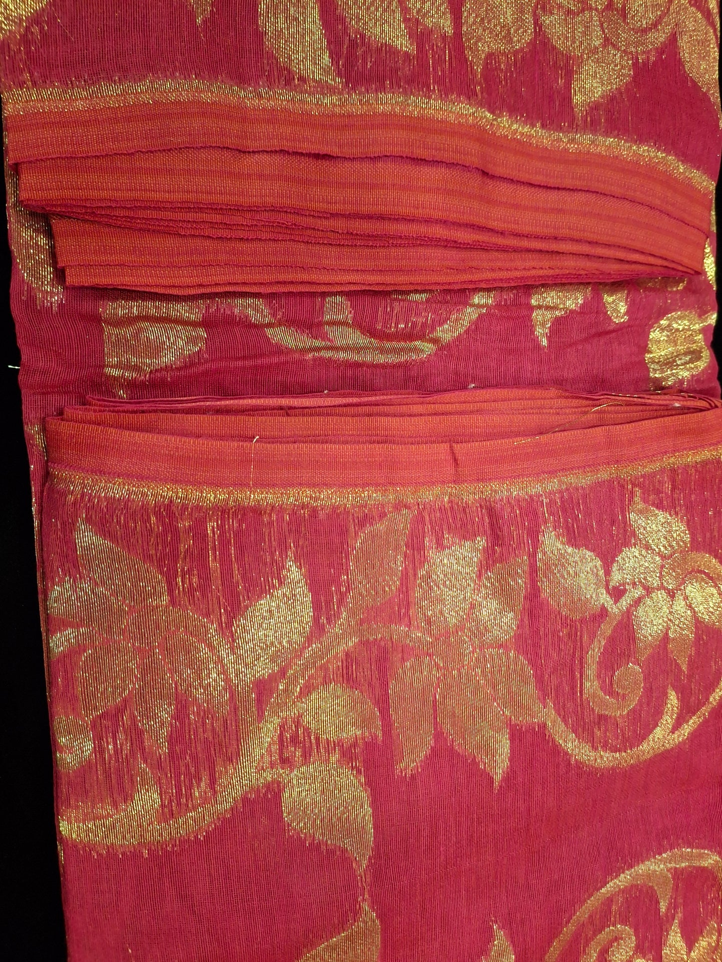 Dhakayi Jamdani saree Rani