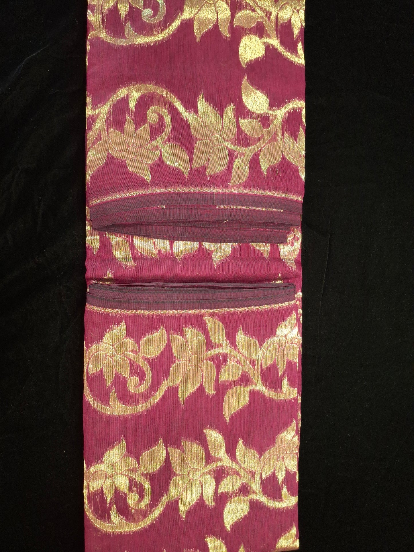 Dhakayi Jamdani saree