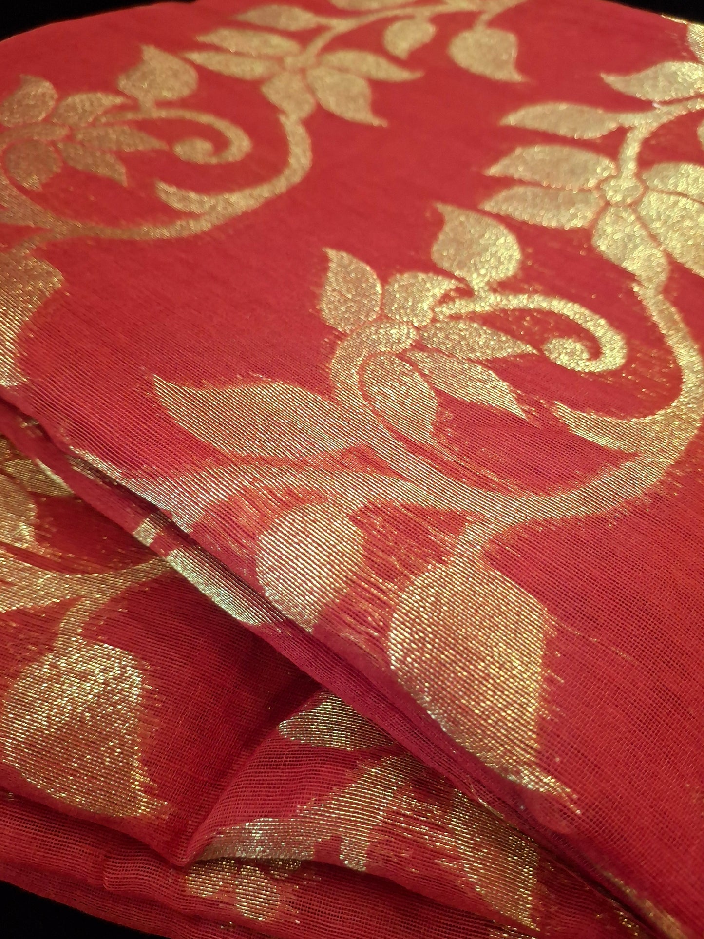 Dhakayi Jamdani saree