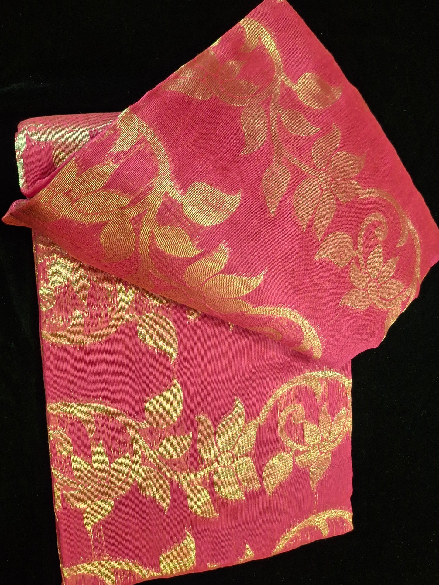 Dhakayi Jamdani saree Rani