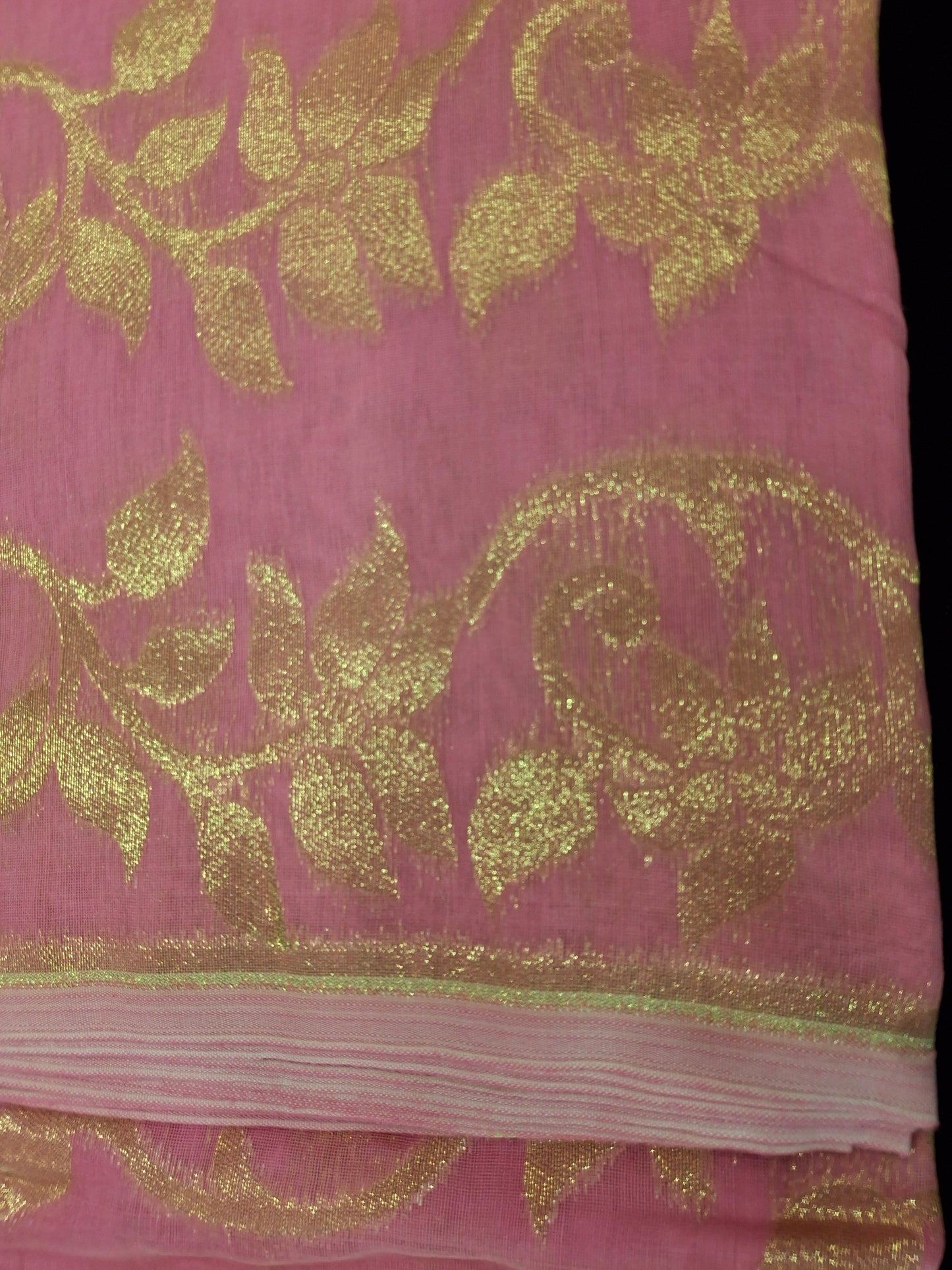 Dhakayi Jamdani saree