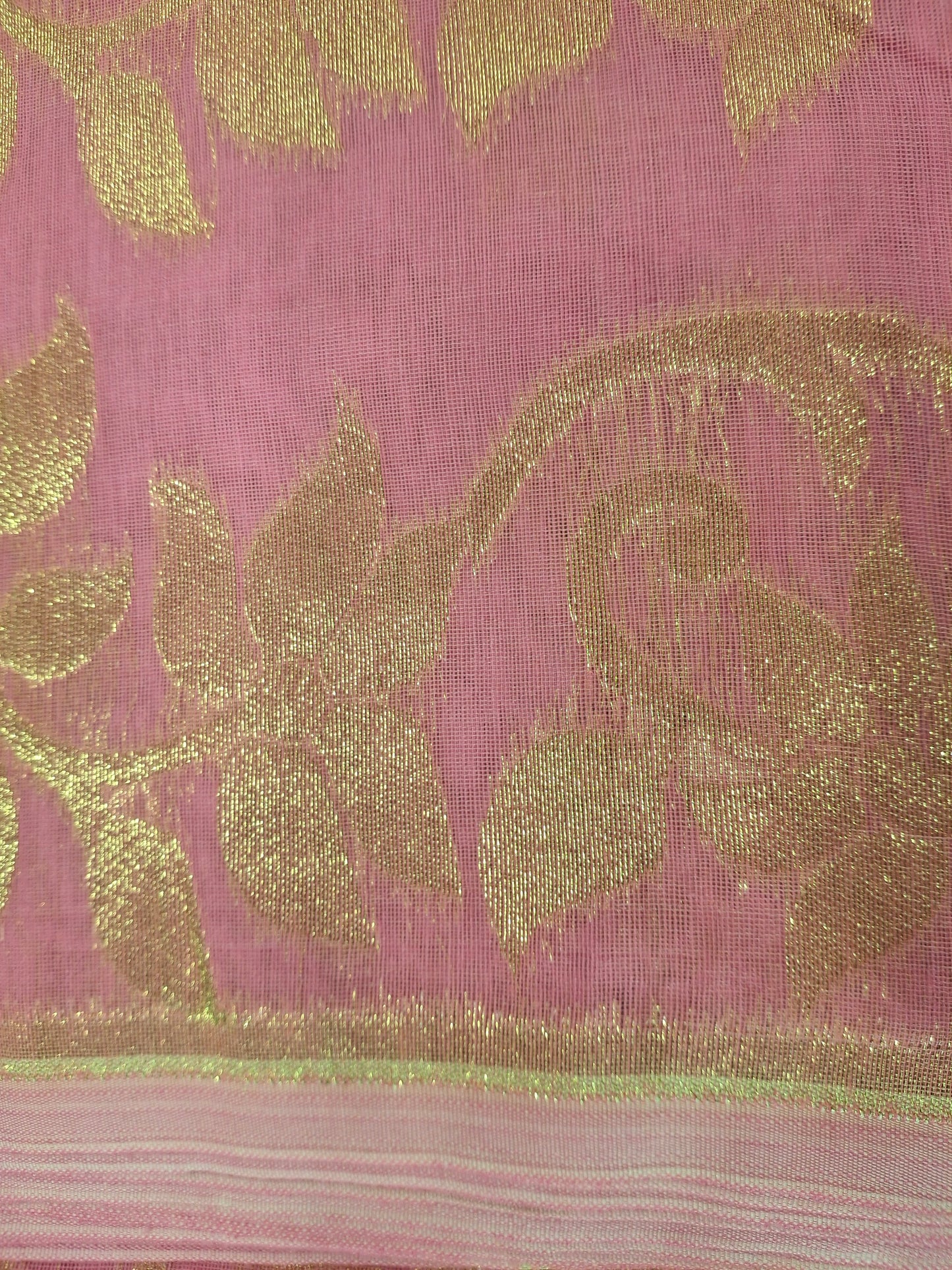 Dhakayi Jamdani saree