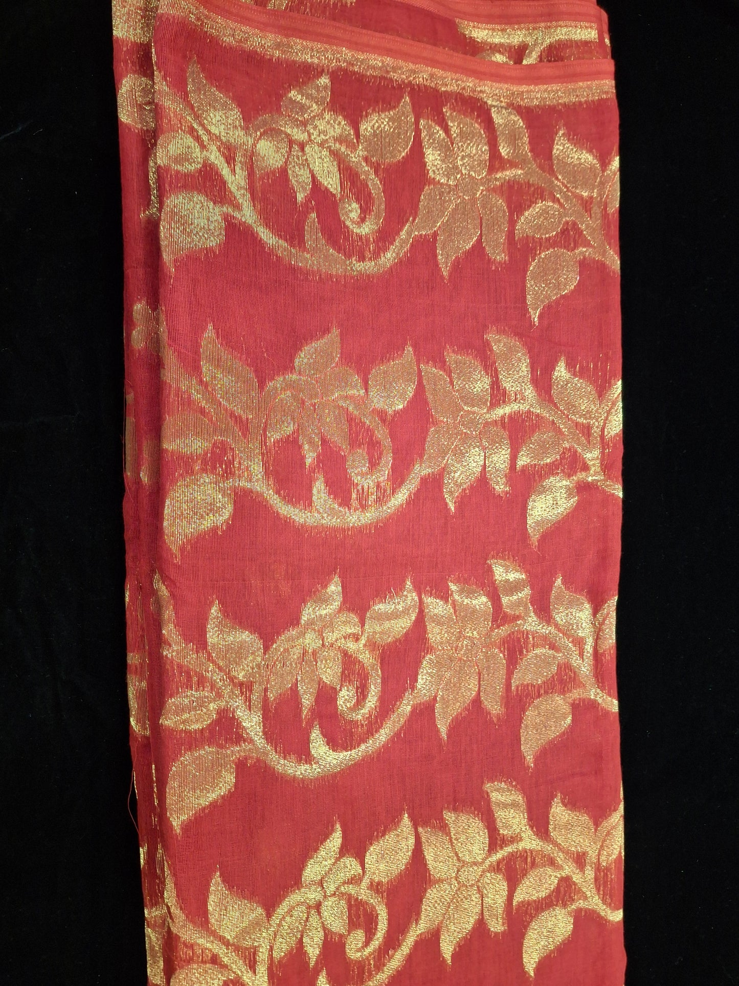 Dhakayi Jamdani saree