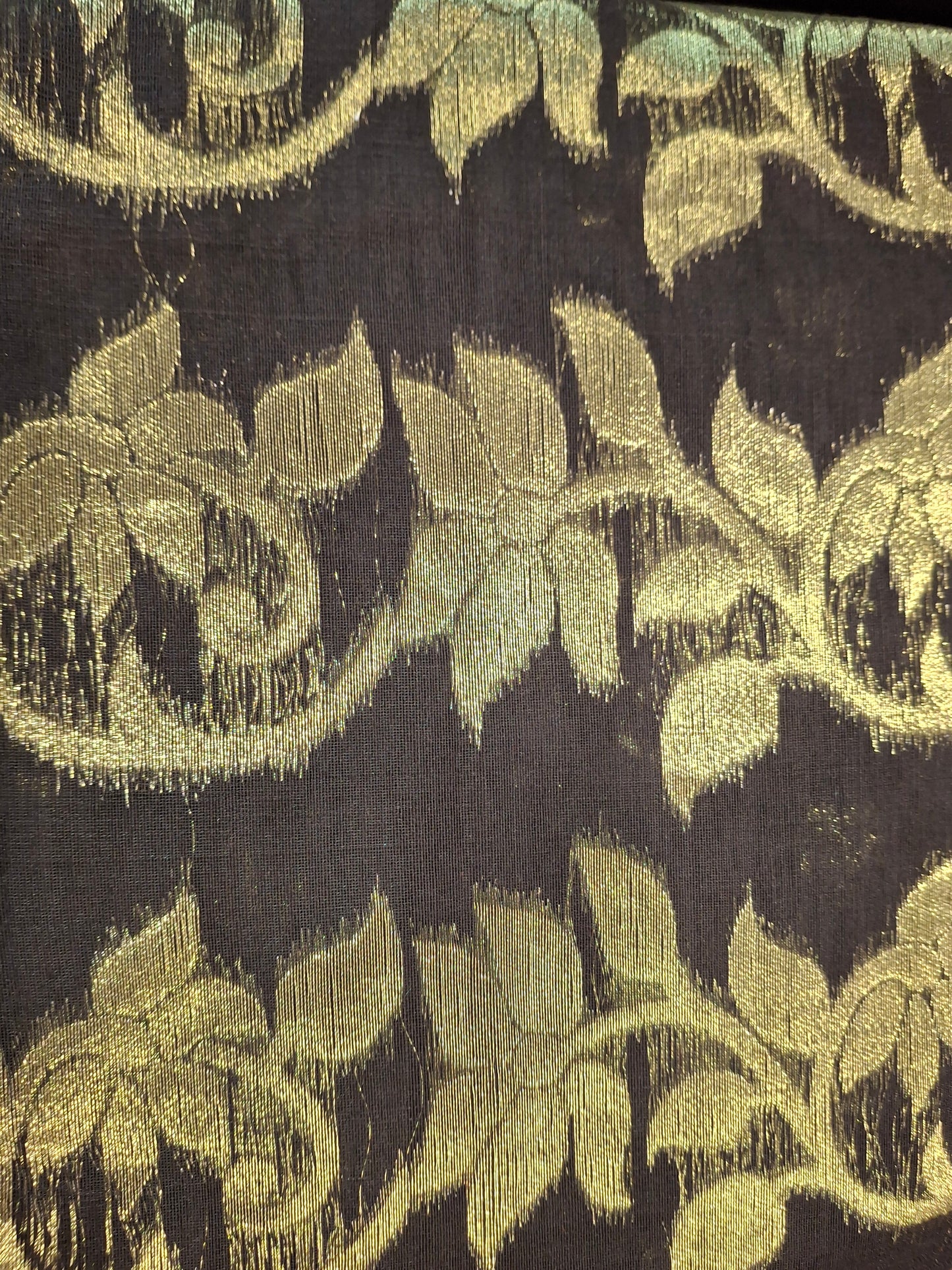 Dhakayi Jamdani saree
