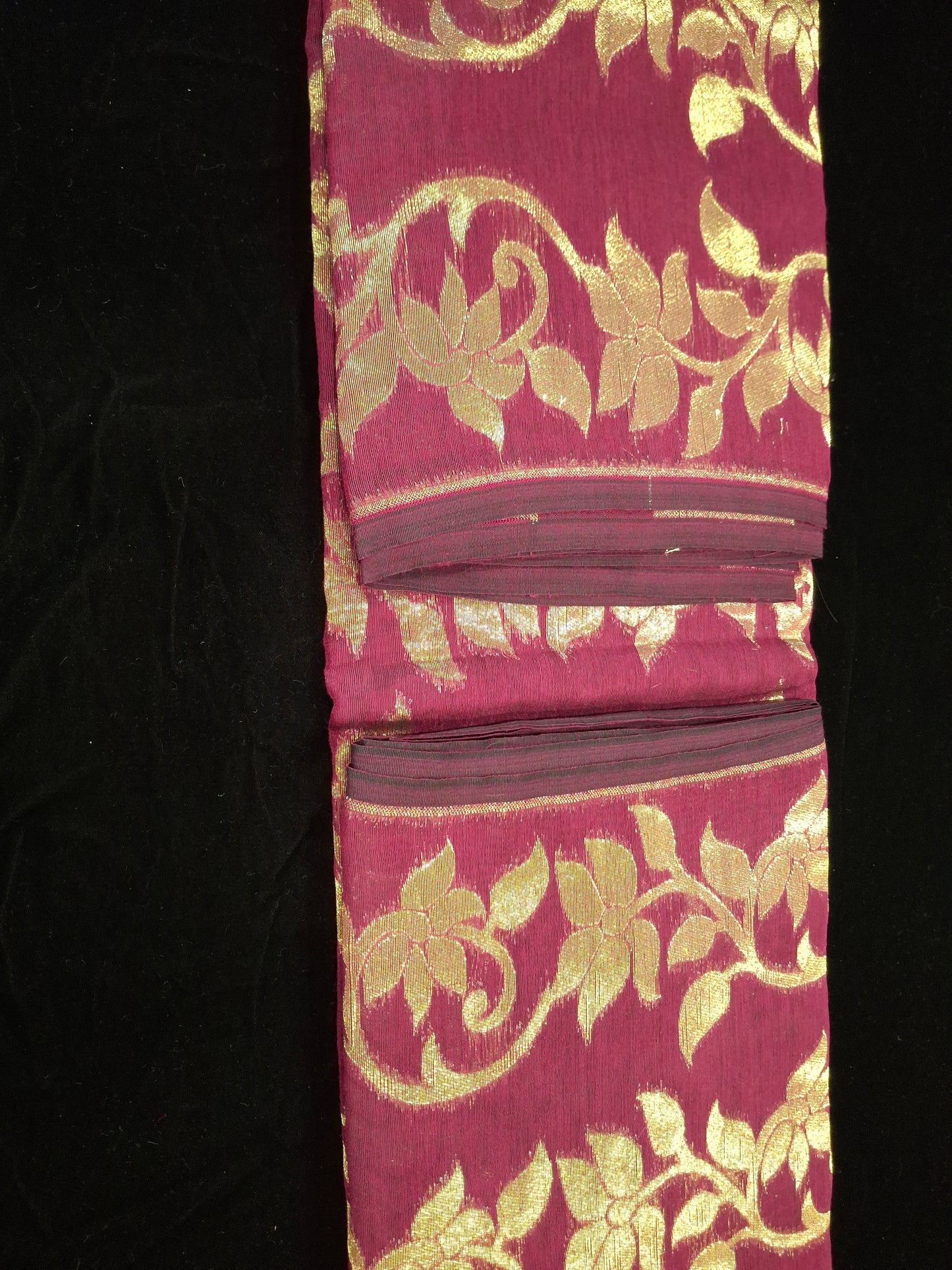 Dhakayi Jamdani saree