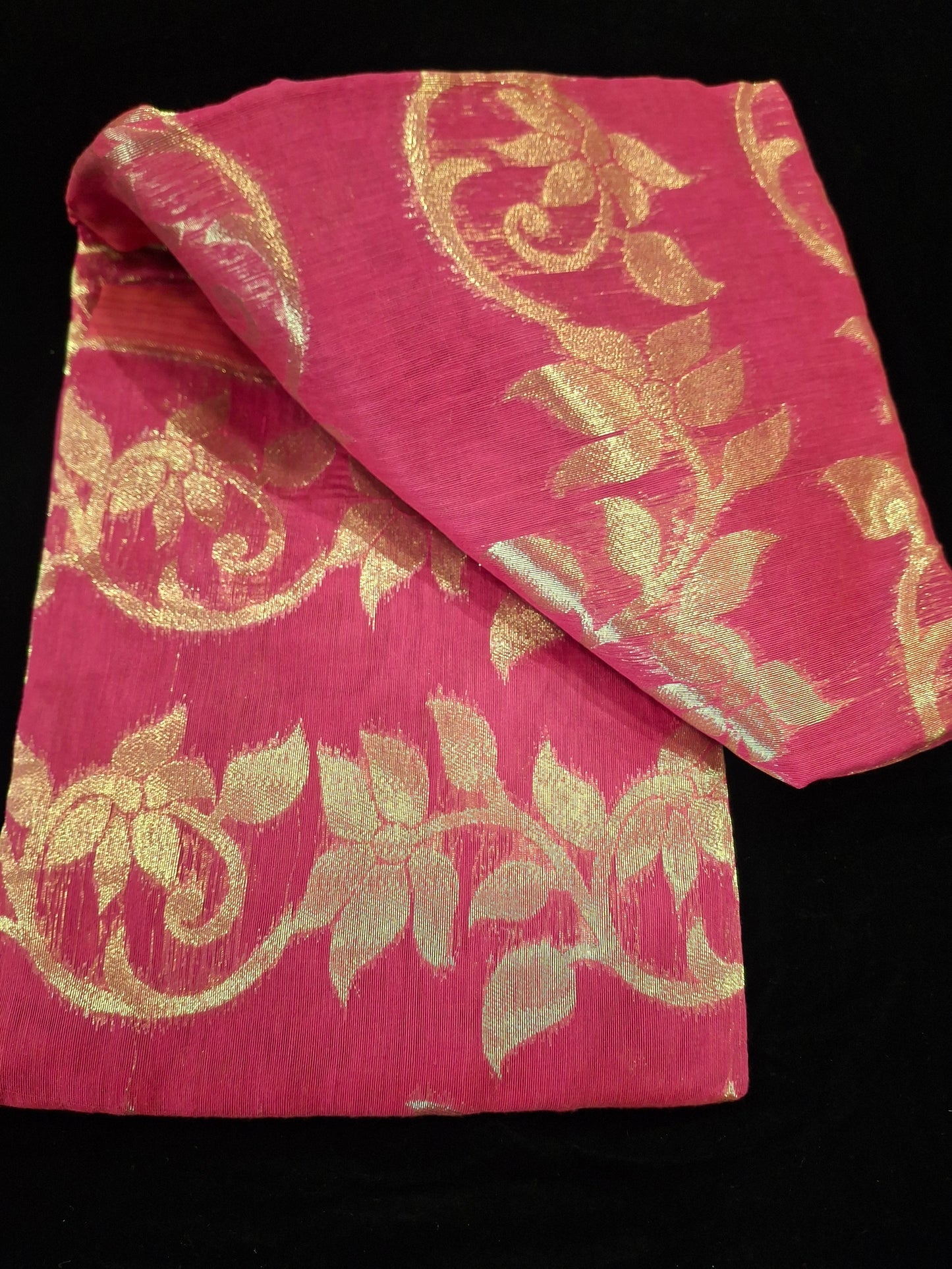 Dhakayi Jamdani saree Rani