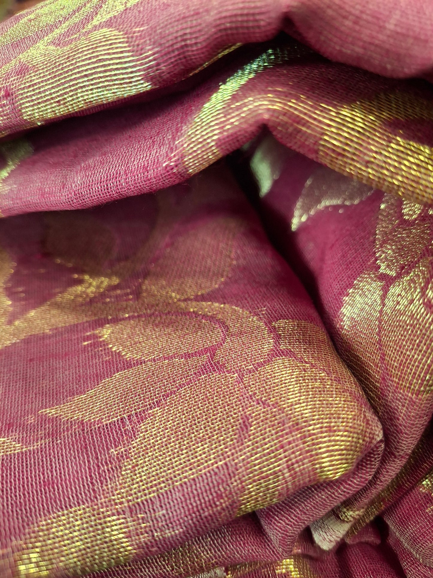 Dhakayi Jamdani saree