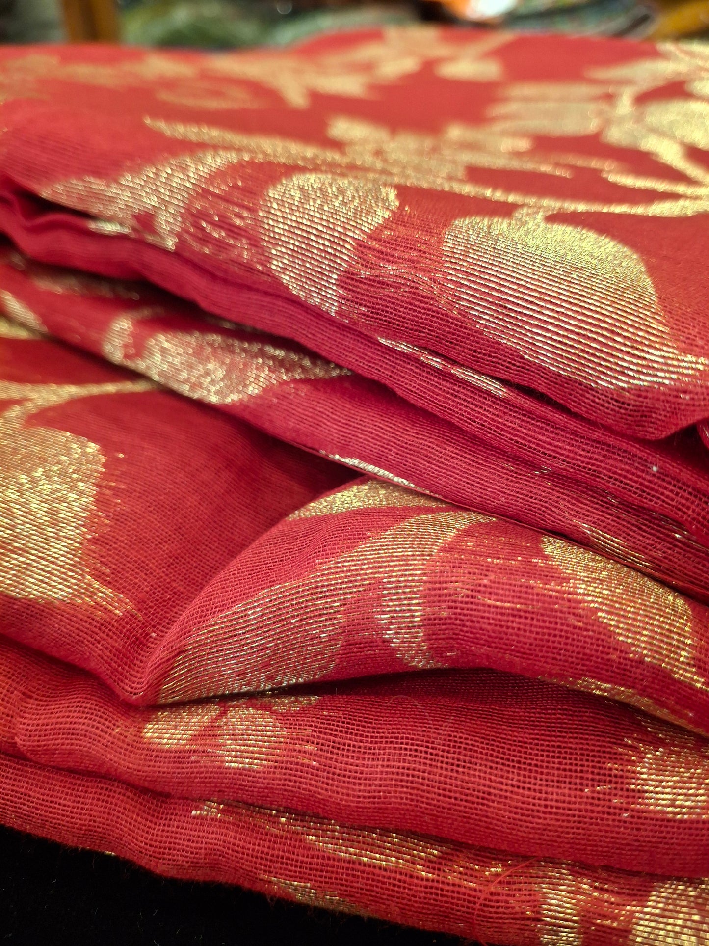 Dhakayi Jamdani saree